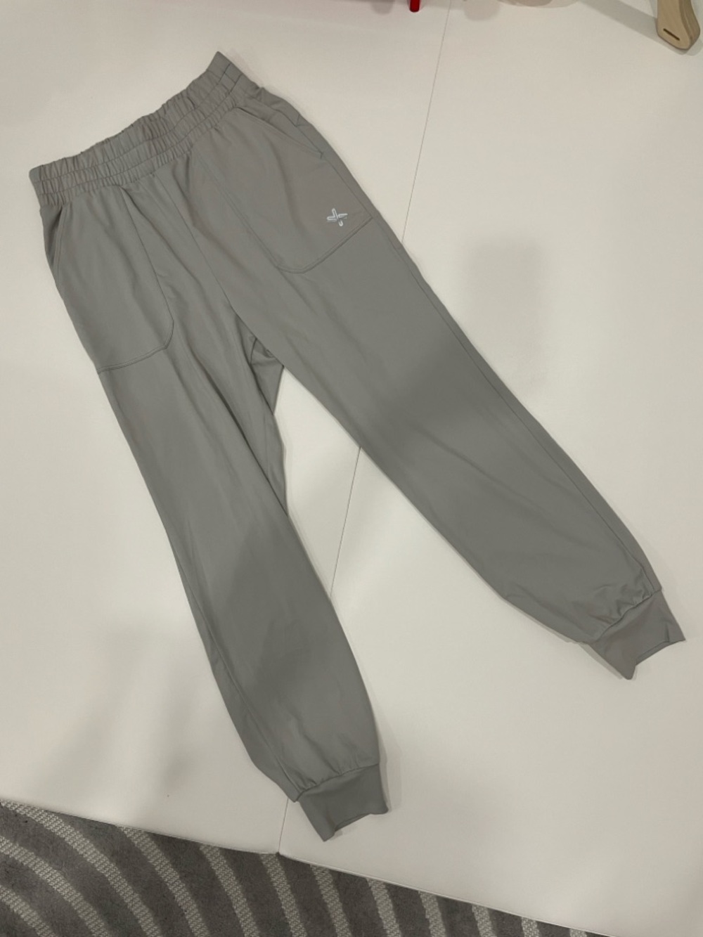 LIKE NEW XEXYMIX Medium Feather In-band Joggers - Light Grey